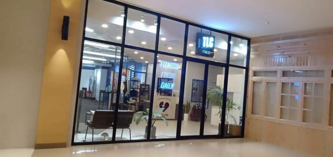 One Uptown Opposite Of Grandhyatt Hotel Manila Taguig City Buitenkant foto