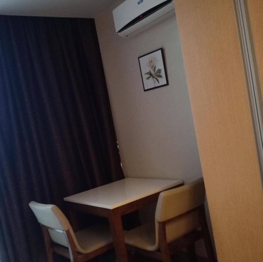 One Uptown Opposite Of Grandhyatt Hotel Manila Taguig City Buitenkant foto